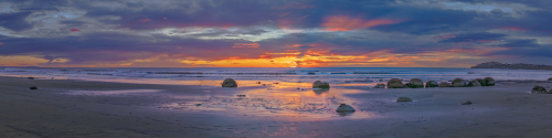 Dawn at the Moeraki Boulders